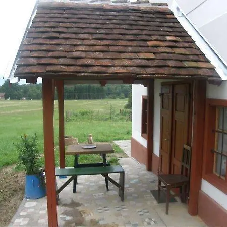 Multidezo Porta - Nepi Muemlek Hazak Az Orsegben Apartment Szalafo Room photo