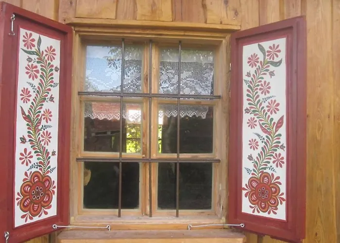 Multidezo Porta - Nepi Muemlek Hazak Az Orsegben