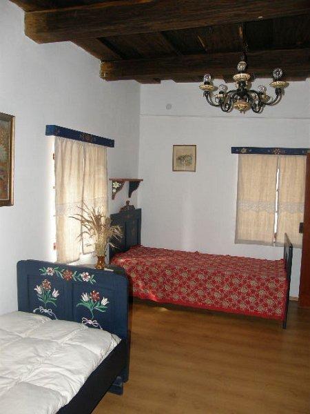Multidezo Porta - Nepi Muemlek Hazak Az Orsegben