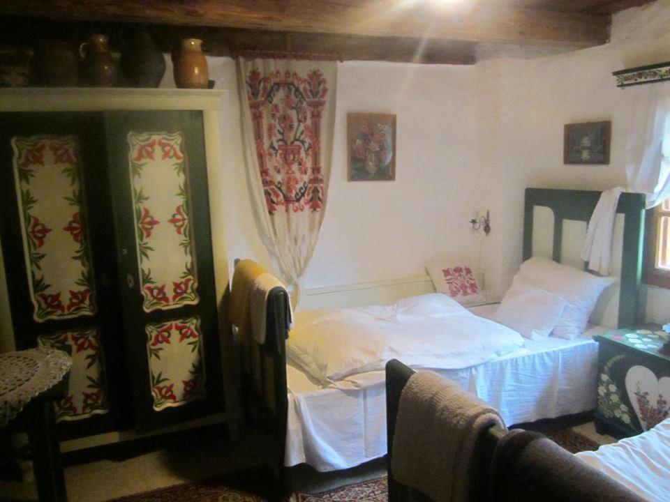 Multidezo Porta - Nepi Muemlek Hazak Az Orsegben *